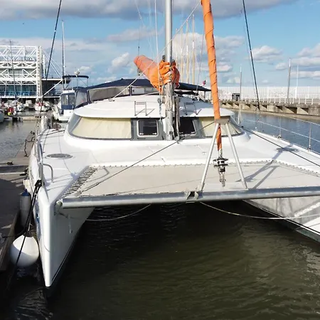 Ботель Catamaran Corto Maltese Iii Лісабон