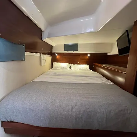 Catamaran Corto Maltese Iii Hotel na wodzie